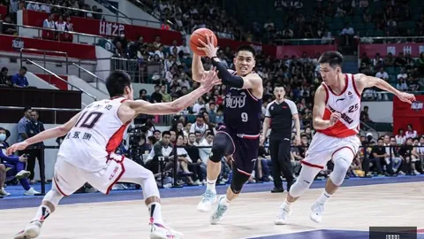 库里33分8助文班亚马32分5板4助 勇士惊险击败马刺续写四连胜传奇